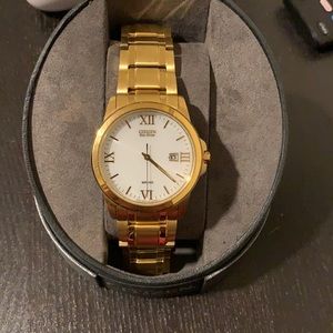 Gold citizen watch with white face barely worn